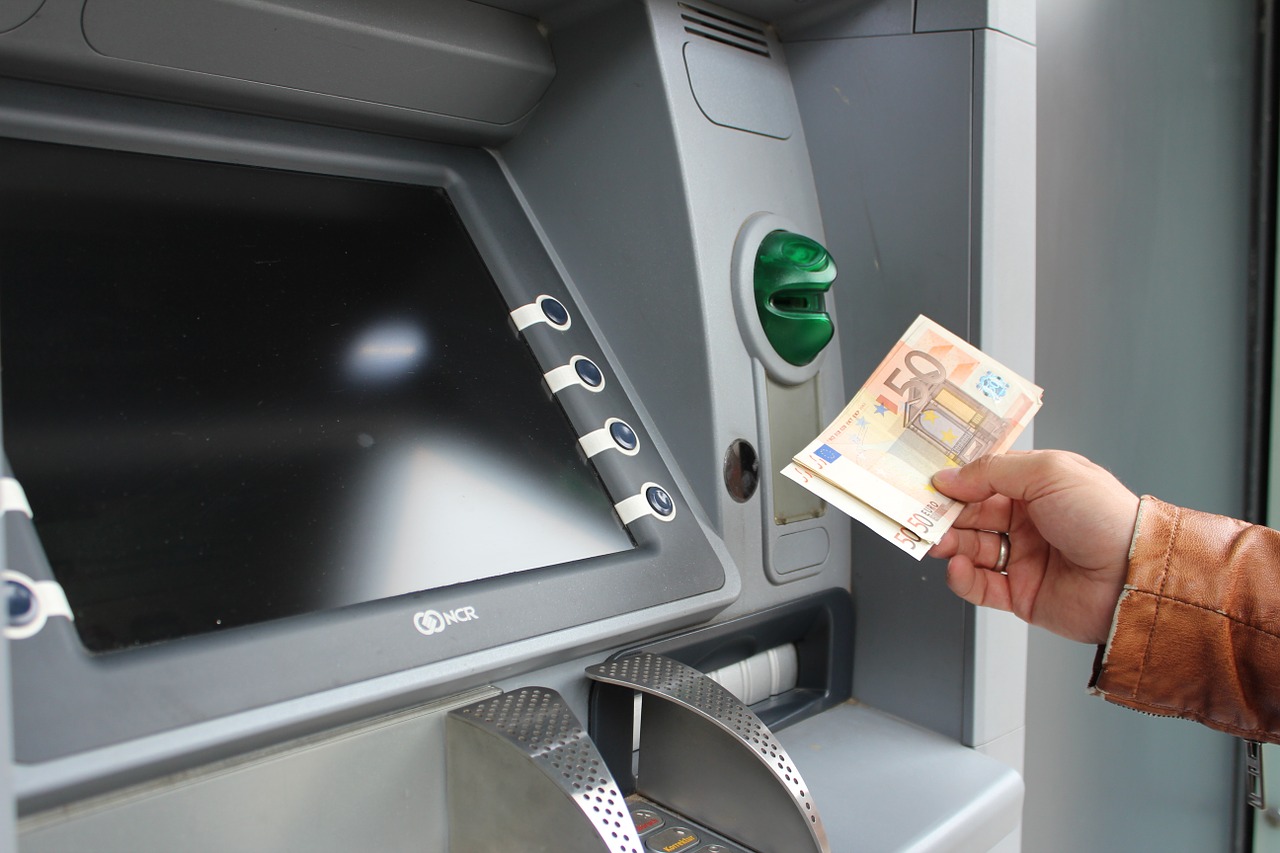 Bargeld-Stopp: Sparkassen verbannen Bargeld-Filialen & Geldautomaten