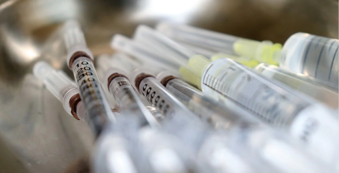 25.000 Deutsche mit Impfnebenwirkungen: Professor bestätigt langanhaltende körperliche Einschränkungen