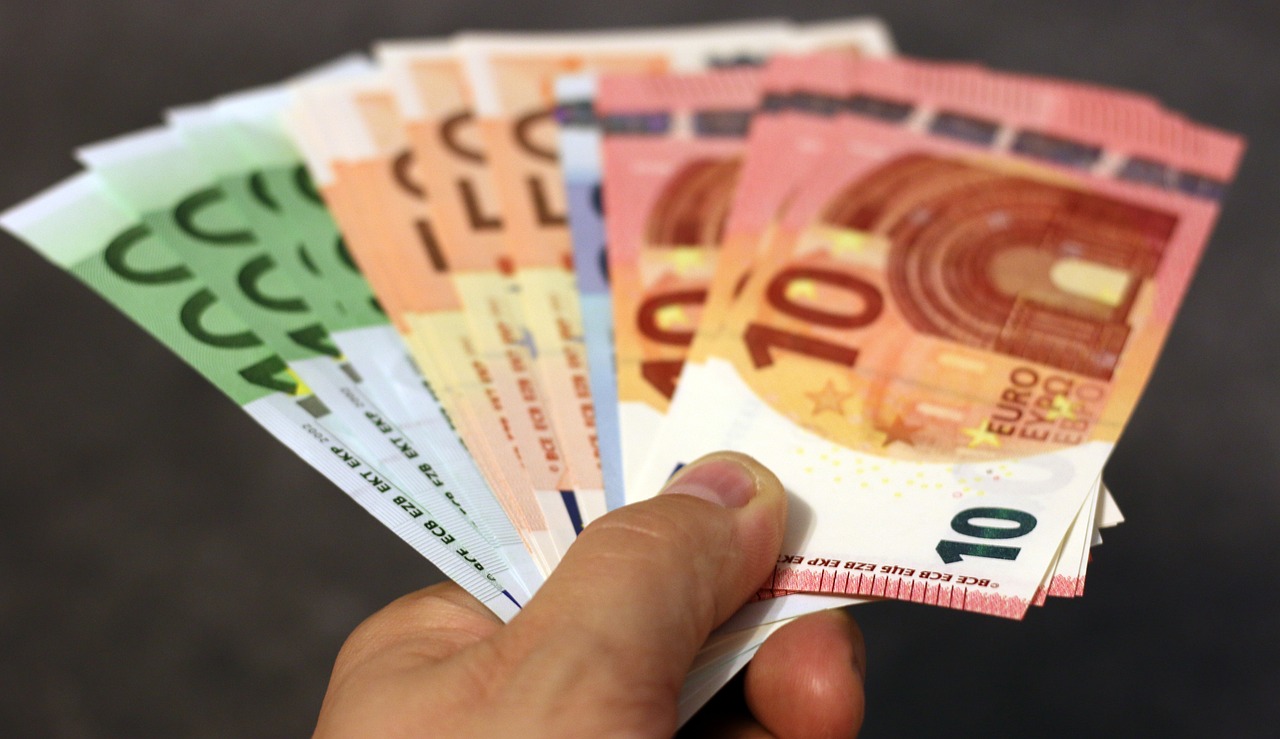 Millionen von Deutschen können sich jetzt auf mehr Geld freuen