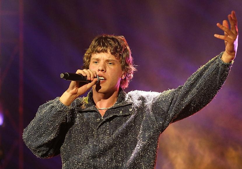 “Golden” weiter an Single-Charts-Spitze – Zartmann zurück auf Rang 3