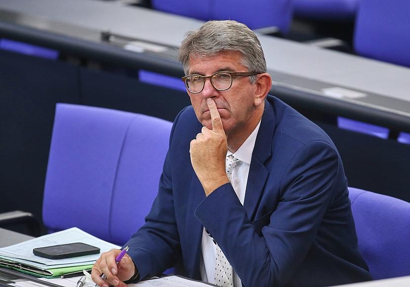 Kritik an “Kulturkampf-Minister” Weimer wegen Genderverbots