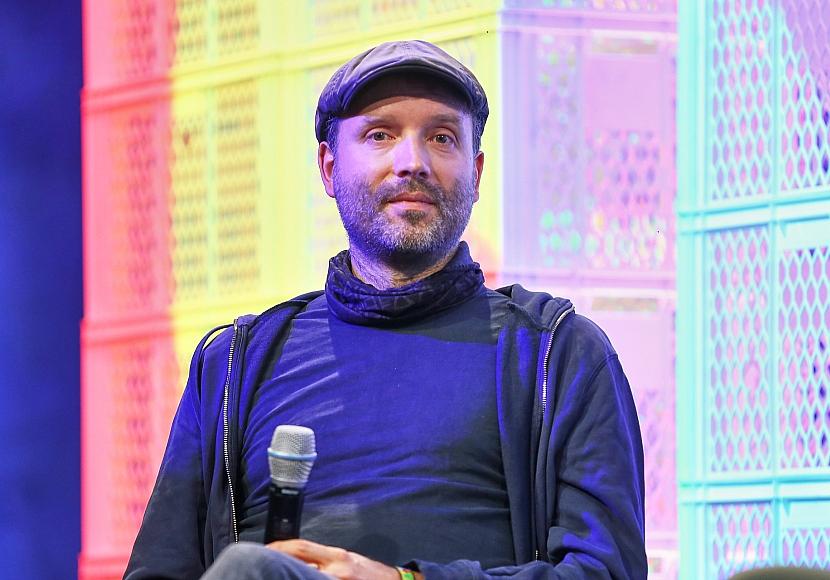 Satiriker Marc-Uwe Kling bleibt trotz Bestseller-Erfolgen sparsam