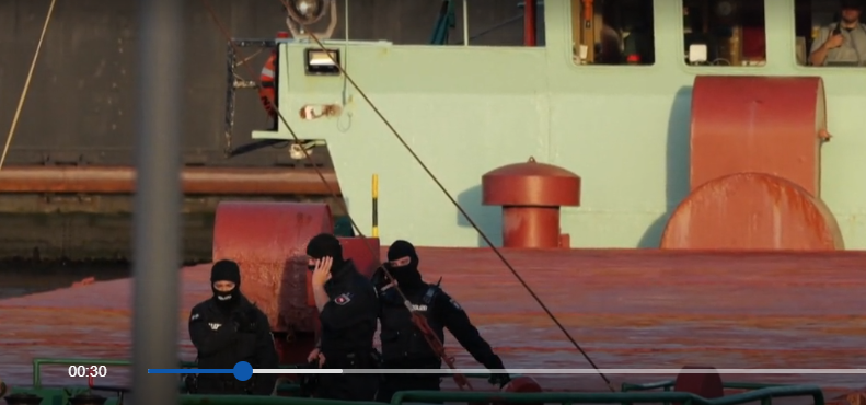 Spezialeinheiten stürmen Frachtschiff vor Kiel