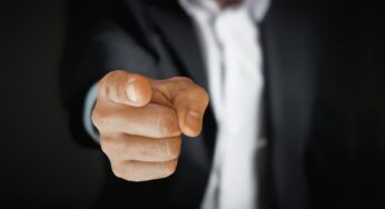 Regierung nach Polit-Eklat vor dem Aus: Bürgern drohen scharfe Maßnahmen