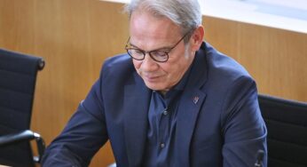 Thüringer Innenminister hält Verdacht gegen AfD aufrecht