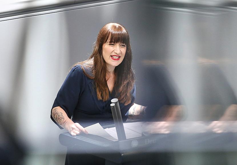 Reichinnek wirft Merz Instrumentalisierung von Frauen vor