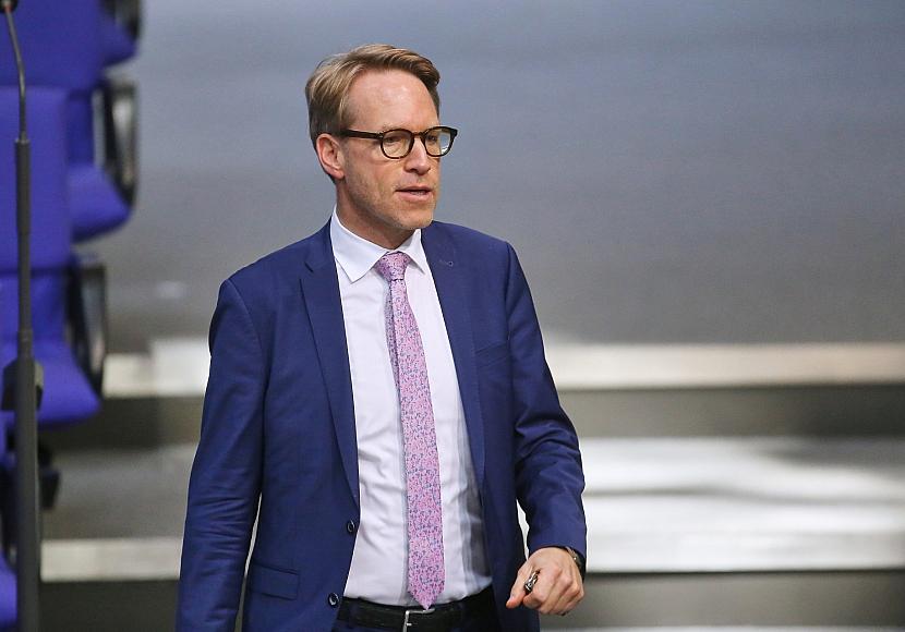 Kontrolleur Henrichmann fordert mehr Befugnisse für Geheimdienste