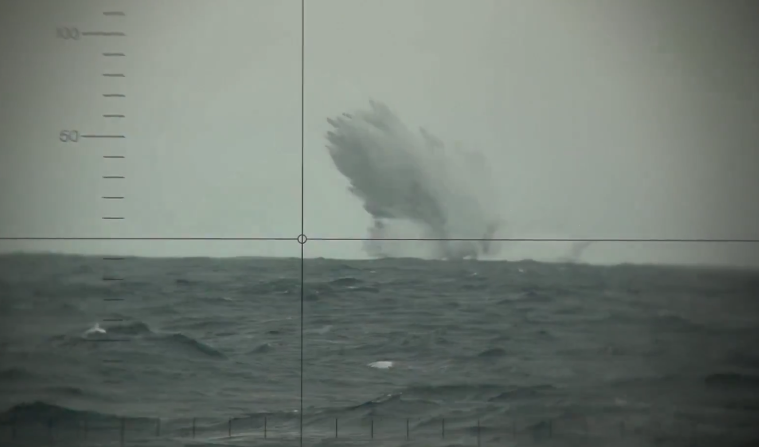 Unfassbare Zerstörung: NATO-Fregatte durch Torpedo versenkt