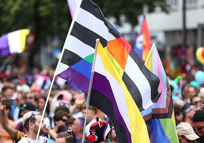 Neonazi-Jugendgruppen gehen strategisch gegen CSDs vor