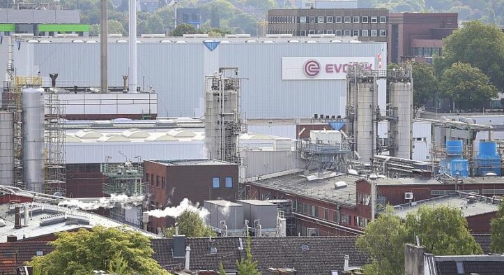 Umweltminister will CO2-Ausstoß für Chemieindustrie billiger machen