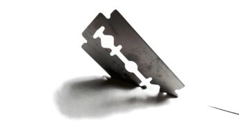 Polizei warnt Bürger vor gefährlichen Rasierklingen in Süßigkeiten