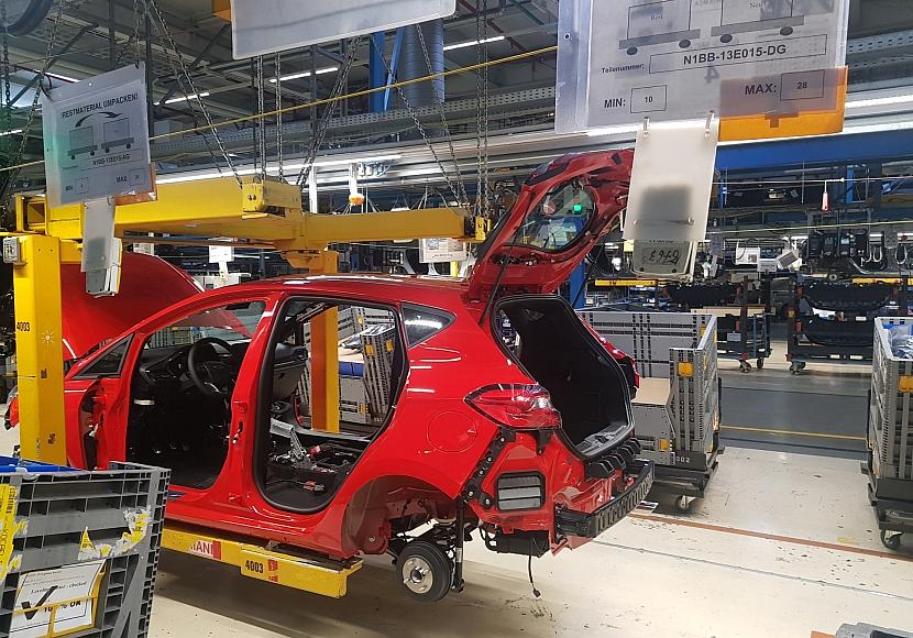 Klingbeil warnt Autobauer vor Festhalten am Verbrenner