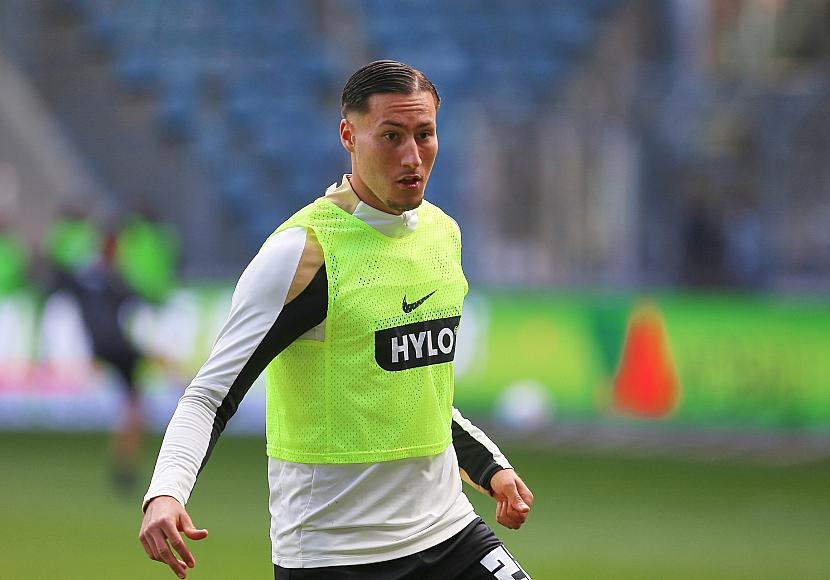 Frankfurt verpflichtet Stürmer Ebnoutalib von Elversberg