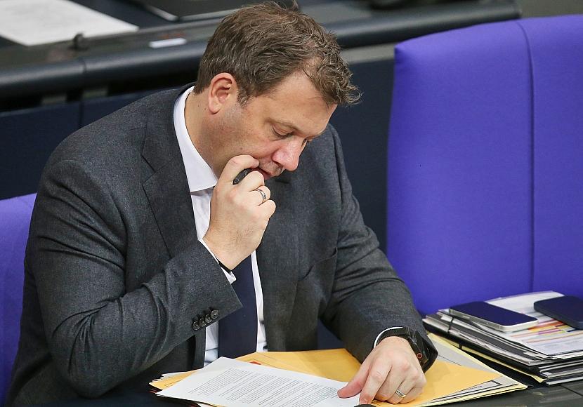 Klingbeil plant Start der Frühstart-Rente für 2027