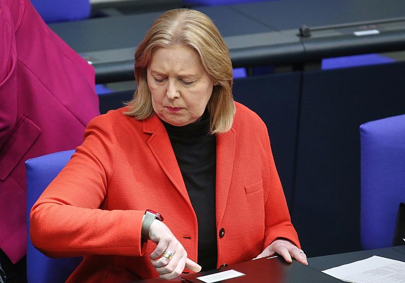 Arbeitsministerin will für Rente “ganz neues System”