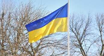 Solidaritäts-Flaggen für Ukraine schon am 23. Februar