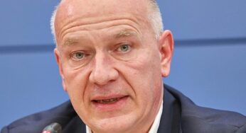 Stromausfall: Grüne und AfD kritisieren Wegner für Tennis-Pause