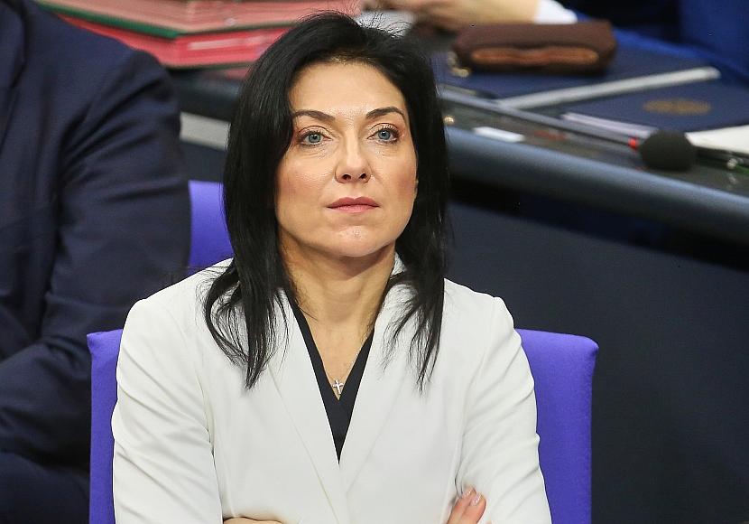 Wirtschaftsministerin will vorgezogene Steuerreformen