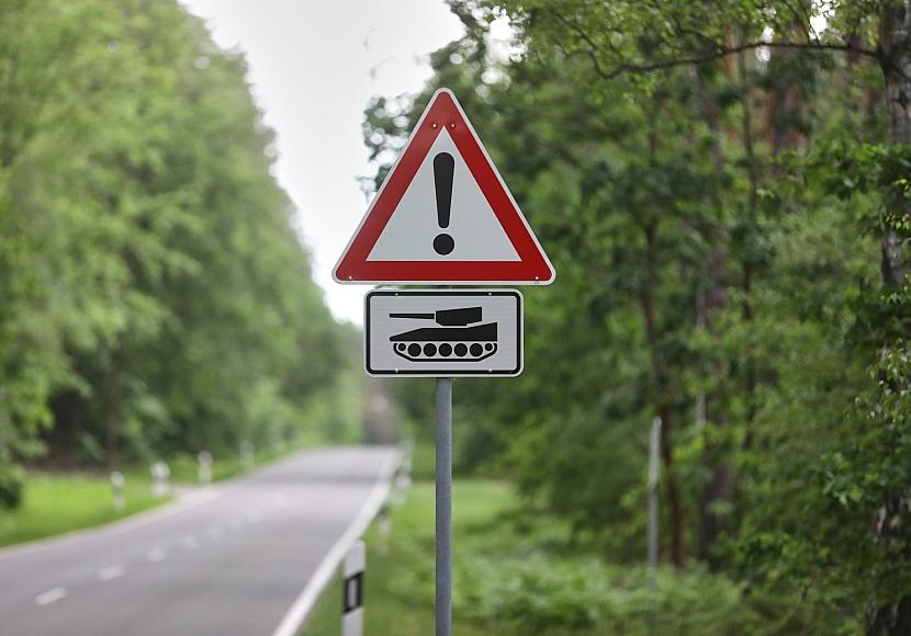 Verkehrsminister fordert neue EU-Regeln für Panzer & Co.