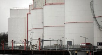 Umfrage: Mehrheit will Öl-Embargo gegen Russland beibehalten