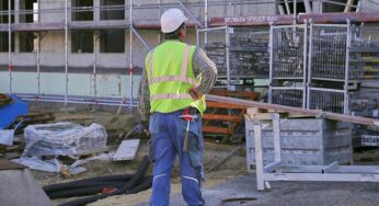 Arbeitsstunde kostete im Jahr 2025 durchschnittlich 45 Euro