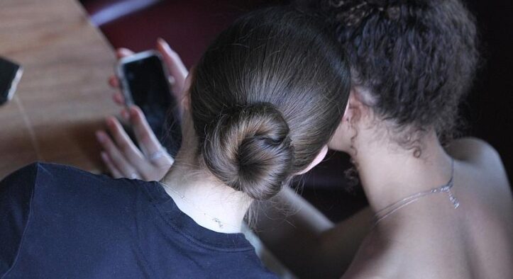 Umfrage: Große Mehrheit für härteres Vorgehen gegen KI-Fakes