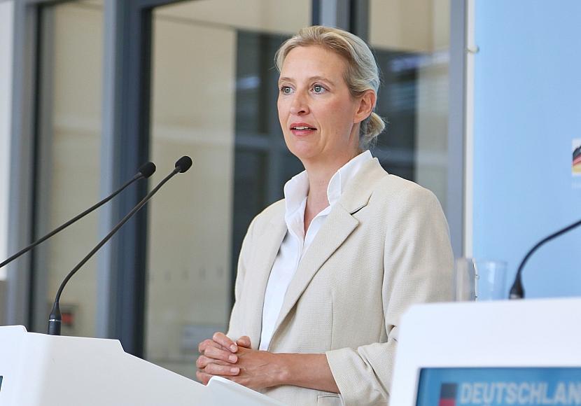 Juli Zeh würde mit Alice Weidel diskutieren
