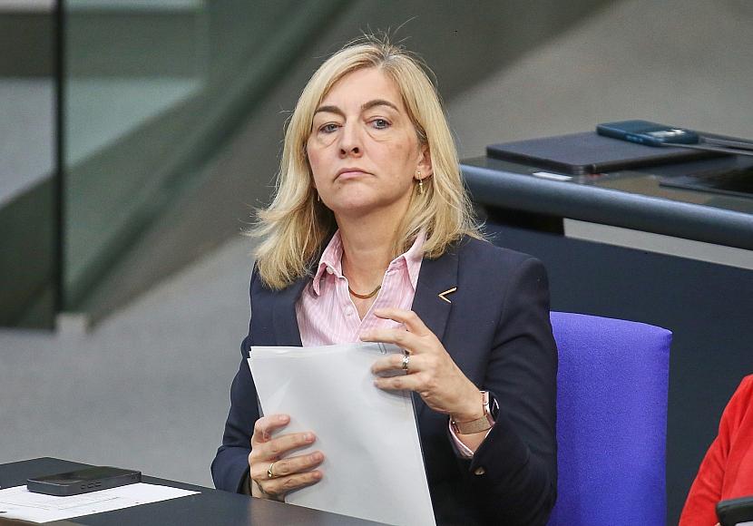 Warken pocht auf 16 Milliarden Euro Einsparungen in der GKV