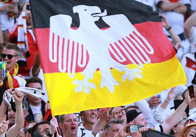 Sportausschuss-Chefin Özoğuz fordert günstigere DFB-Trikots