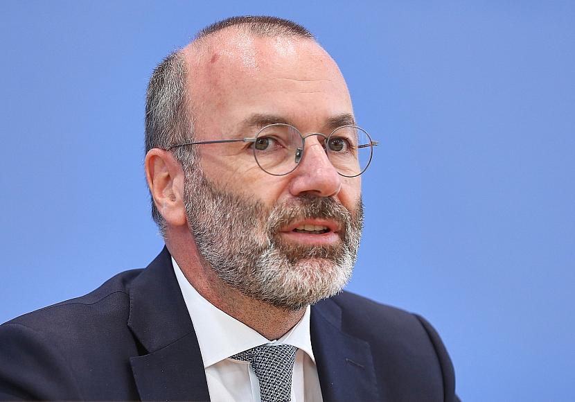 Weber drängt auf schnellen Beschluss zu Abschiebezentren