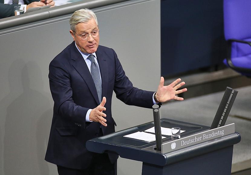 Röttgen: Waffenruhe zwischen Russland und Ukraine ändert nichts