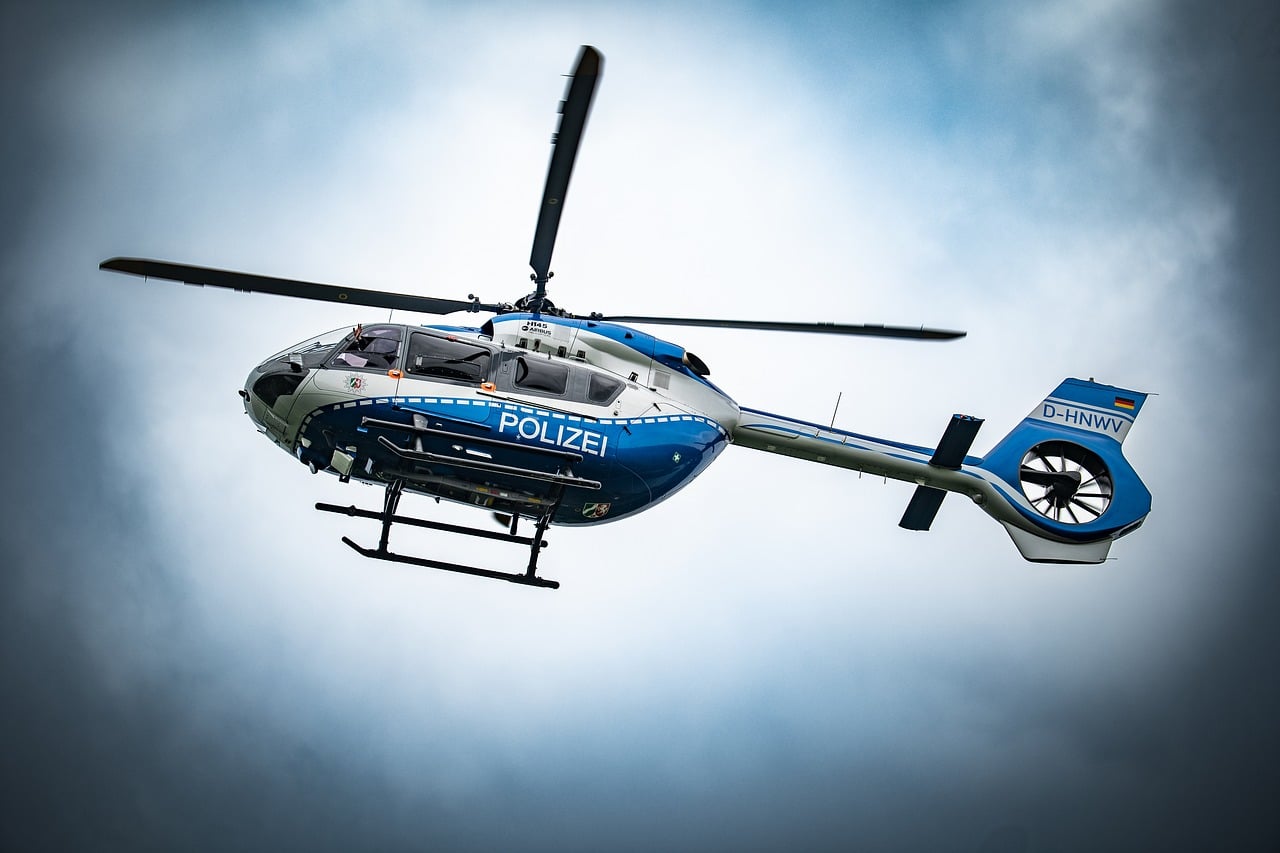 Polizei gibt akute Warnung an die Bevölkerung heraus: Hochgefährlicher Täter auf der Flucht