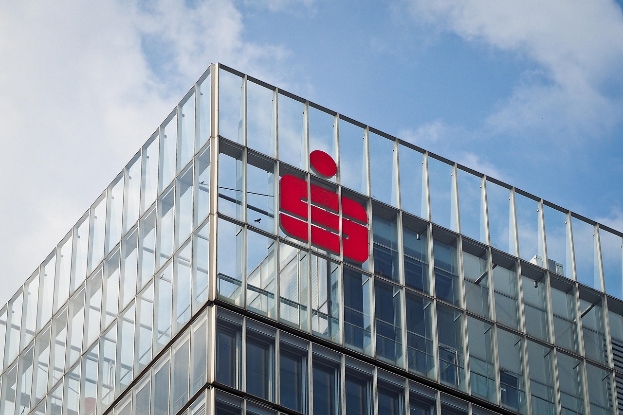 Zahlreiche Sparkassenkunden erhalten Geld zurück