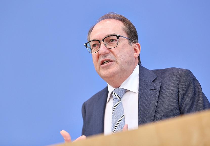 Dobrindt warnt vor hybriden Bedrohungen