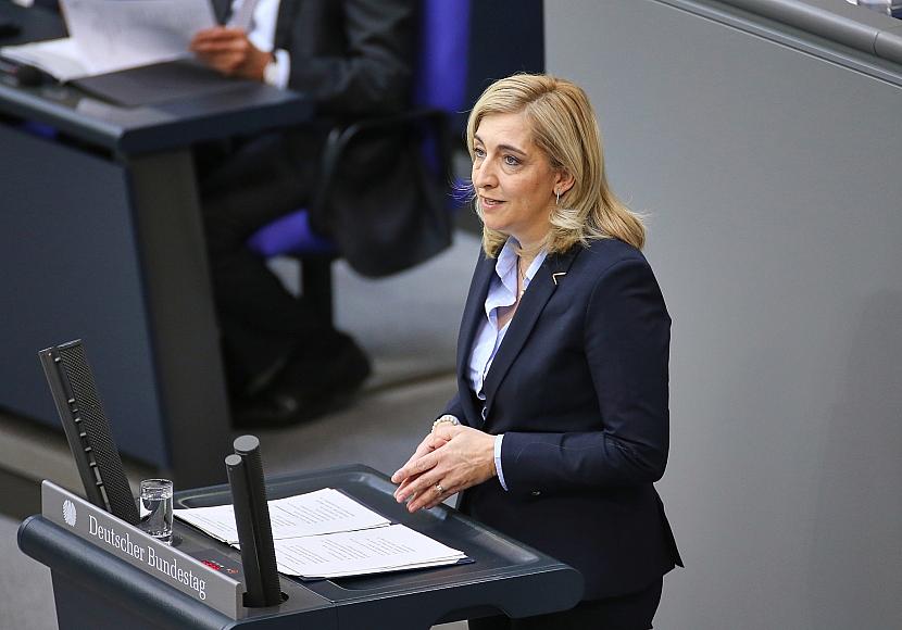 Warken wirbt für Krankenkassen-Reform