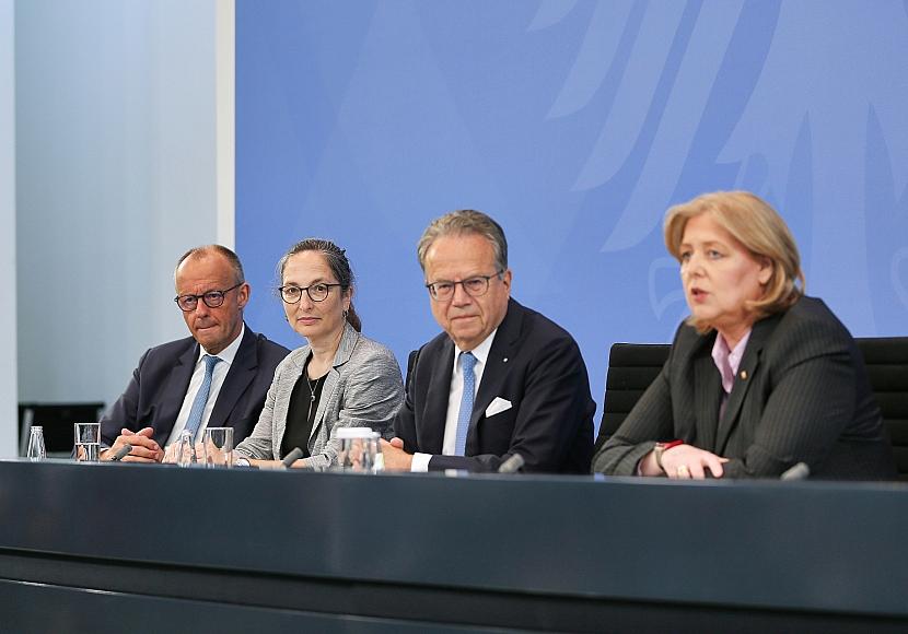 Merz will Empfehlungen der Rentenkommission komplett umsetzen