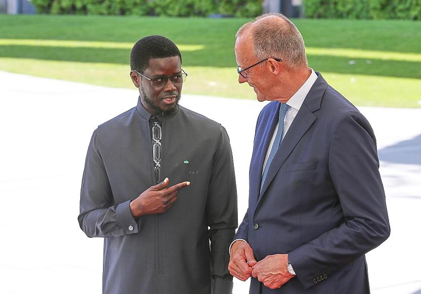Merz lobt Wirtschaftsreformen in Senegal