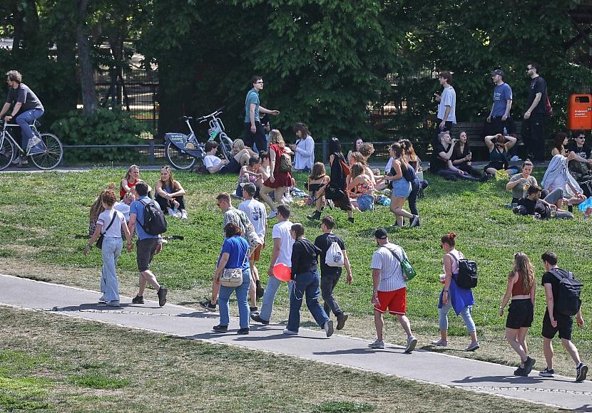 Warken mahnt besseren Hitzeschutz an