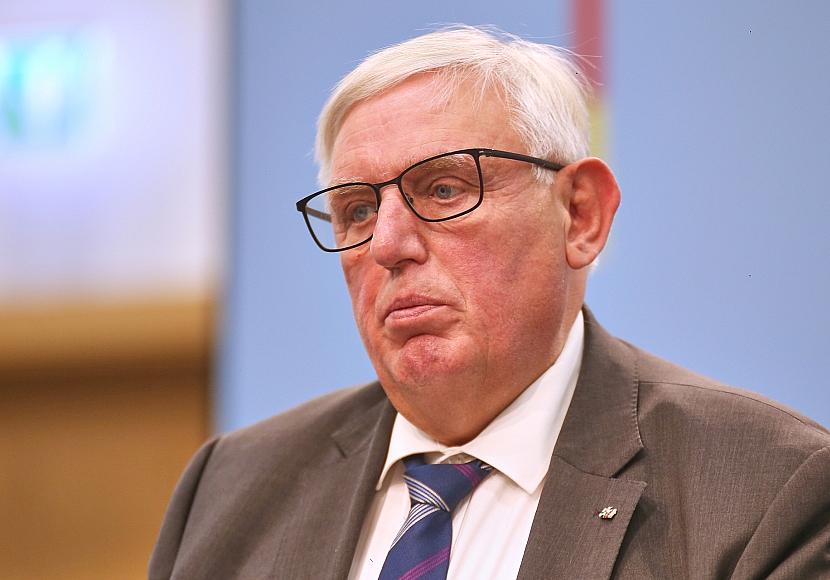 Laumann begrüßt Pflegereform – Kritik an Aussetzung von Tariftreue
