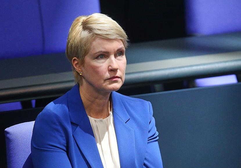 Schwesig bekräftigt Kritik an Einschnitten bei Unterhaltsvorschuss