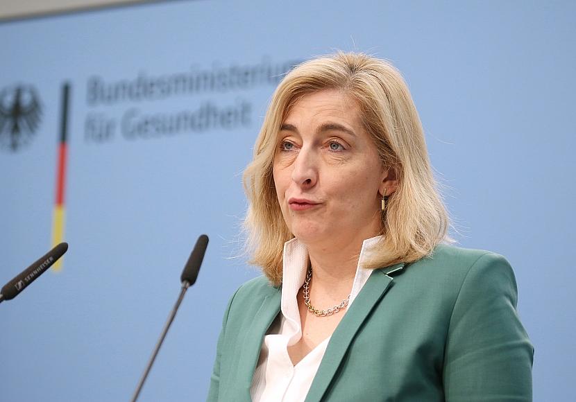Warken plant Krisenhotline in Suizidpräventionsgesetz
