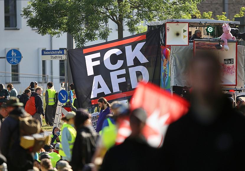 Massive Proteste gegen AfD-Parteitag in Erfurt