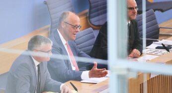 Merz gibt sich vor Hauptstadtpresse selbstzufrieden