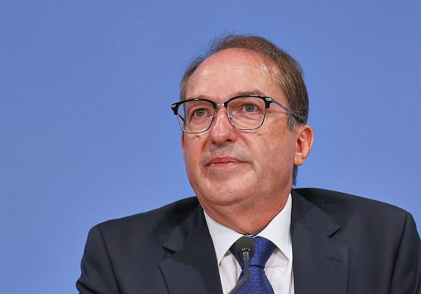 CSU-Landesgruppe will Dobrindt im Amt des Innenministers halten
