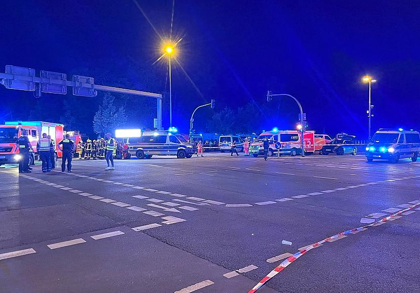 Auto fährt bei Berliner CSD in Menschenmenge – Mehrere Verletzte