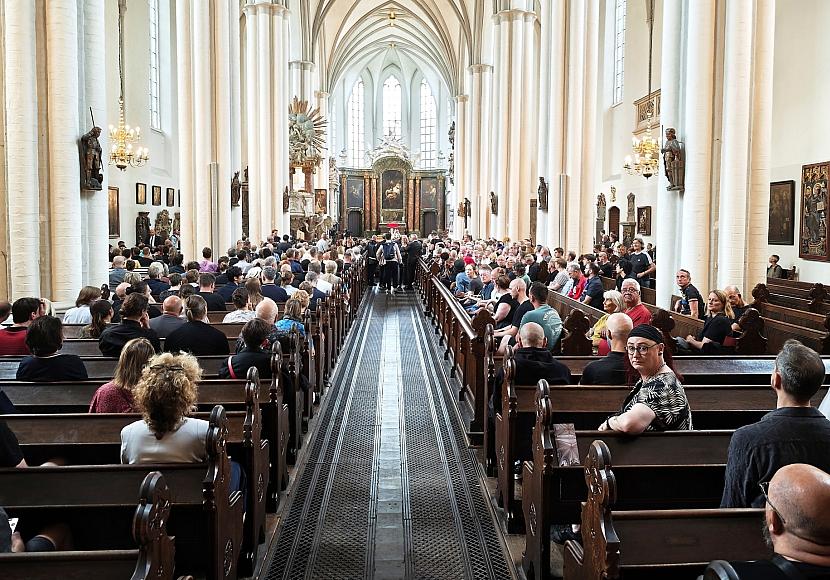 Mehrere Hundert bei Andacht nach CSD-Anschlag