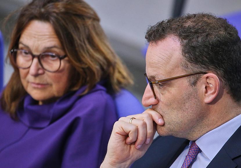 Leihmutterschaft: Frauen-Gruppe der Unionsfraktion attackiert Spahn