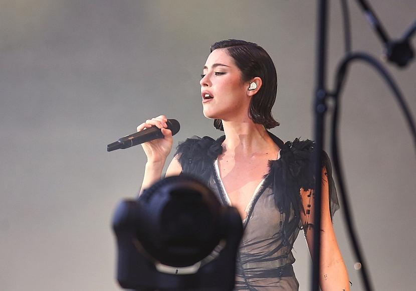 Gracie Abrams auf Platz eins der Album-Charts