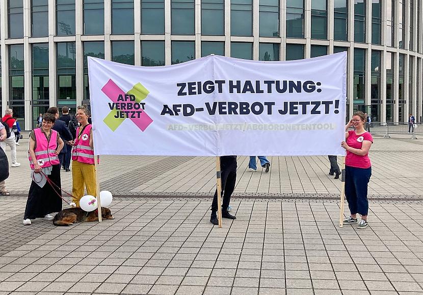 Schnieder lehnt AfD-Verbotsprüfung ab